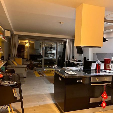 Stylish Boutique Loft With Private Balcony Apartment Athena Bagian luar foto