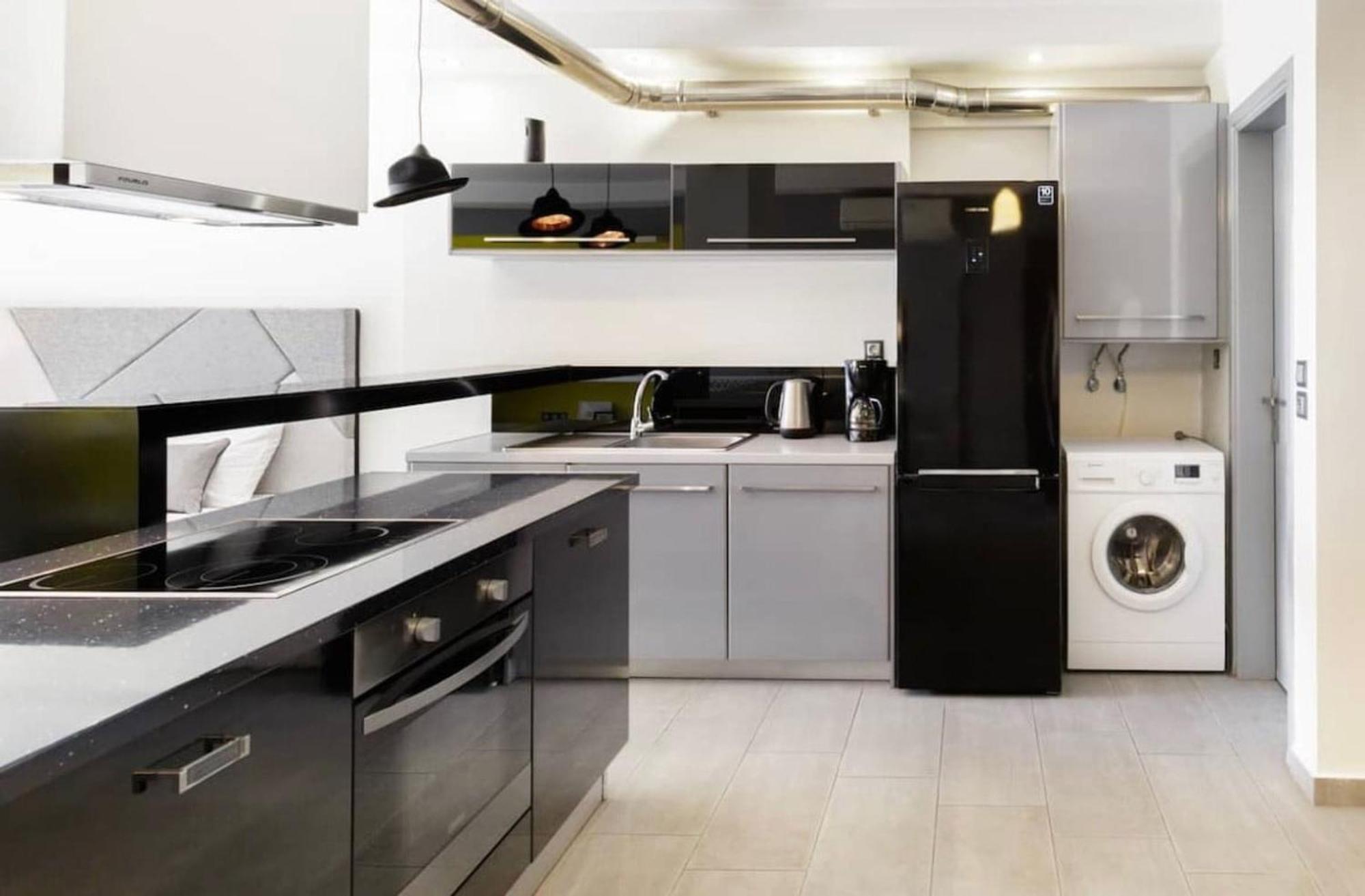 Stylish Boutique Loft With Private Balcony Apartment Athena Bagian luar foto