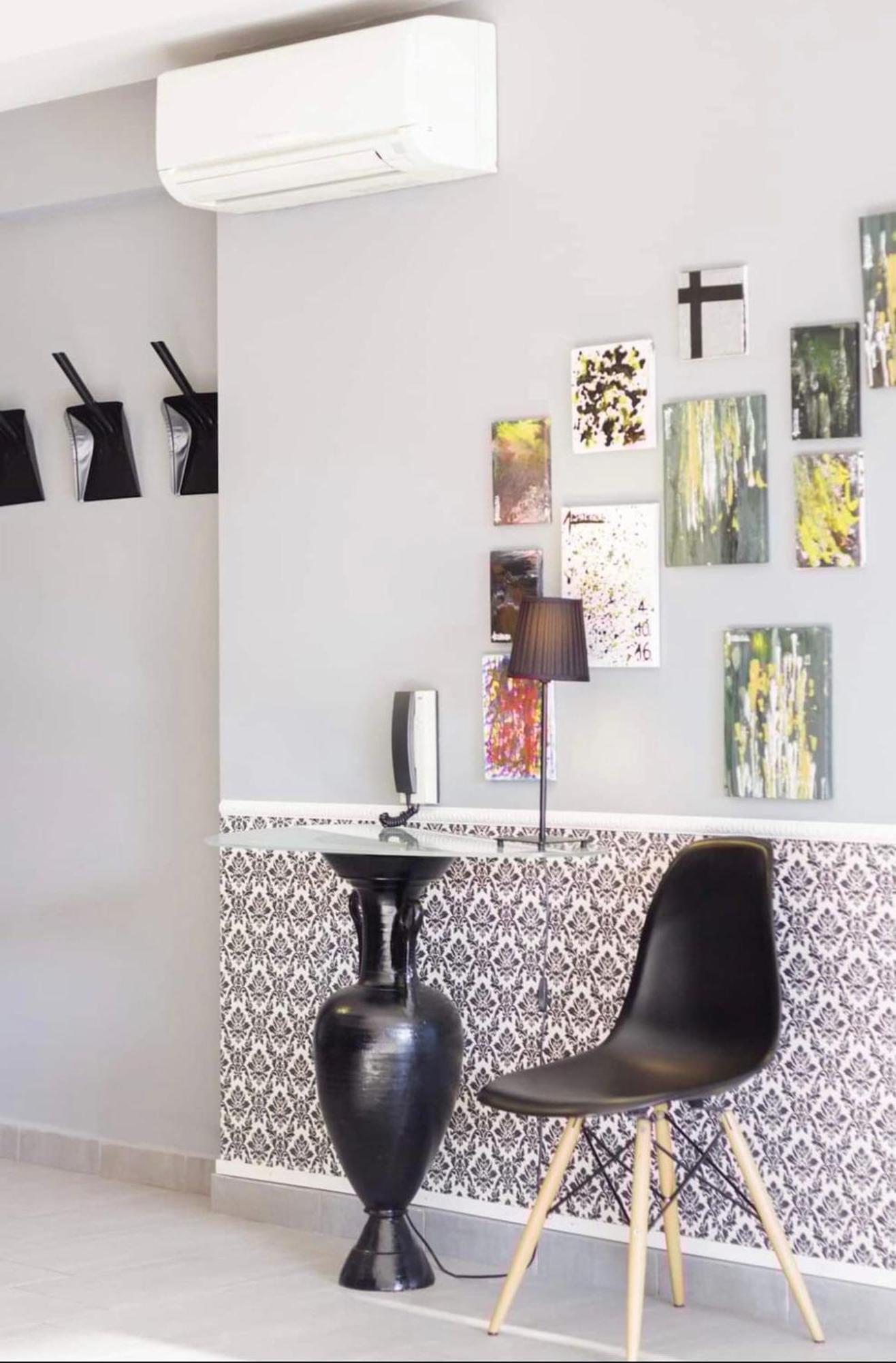 Stylish Boutique Loft With Private Balcony Apartment Athena Bagian luar foto