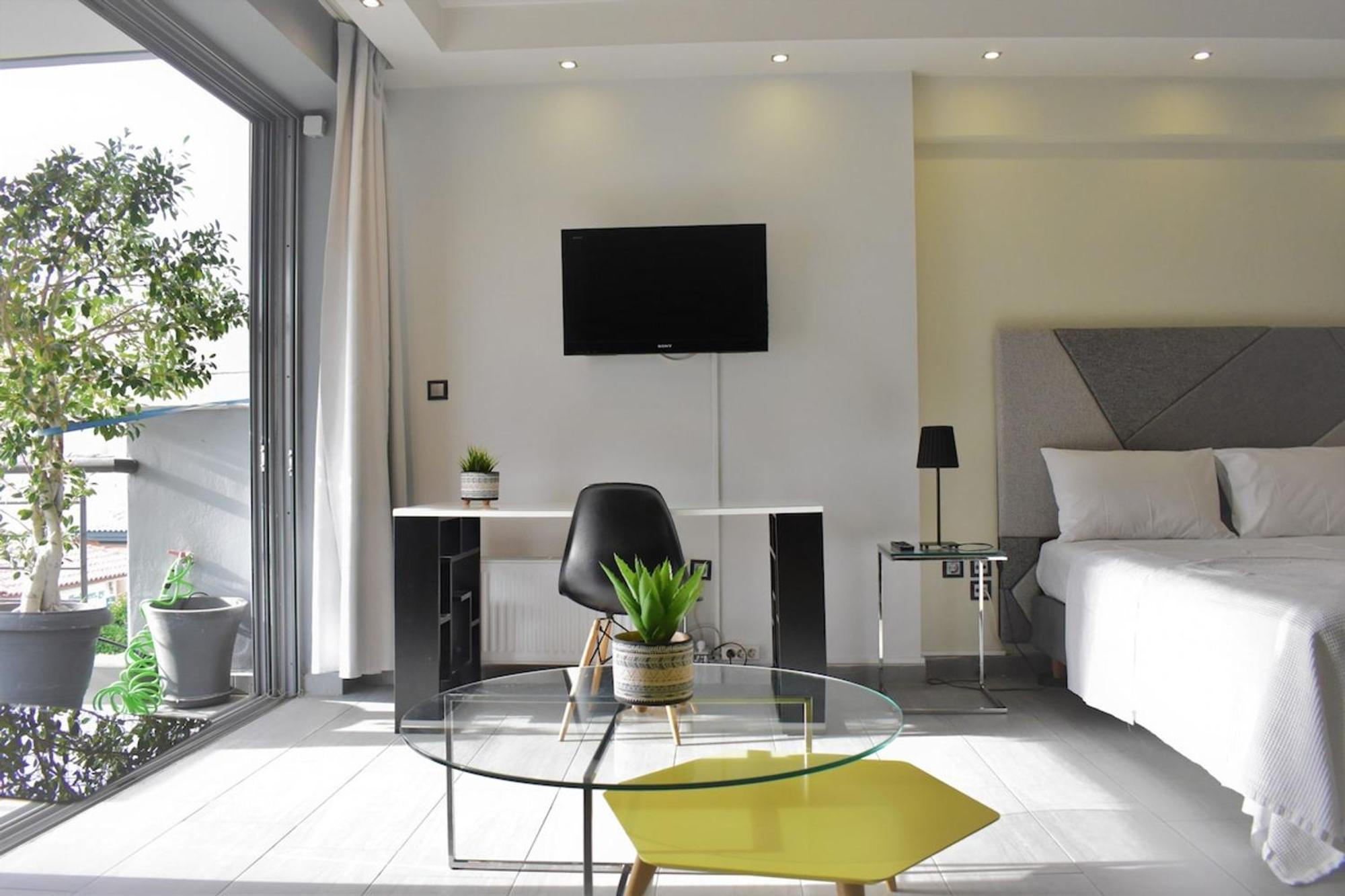 Stylish Boutique Loft With Private Balcony Apartment Athena Bagian luar foto